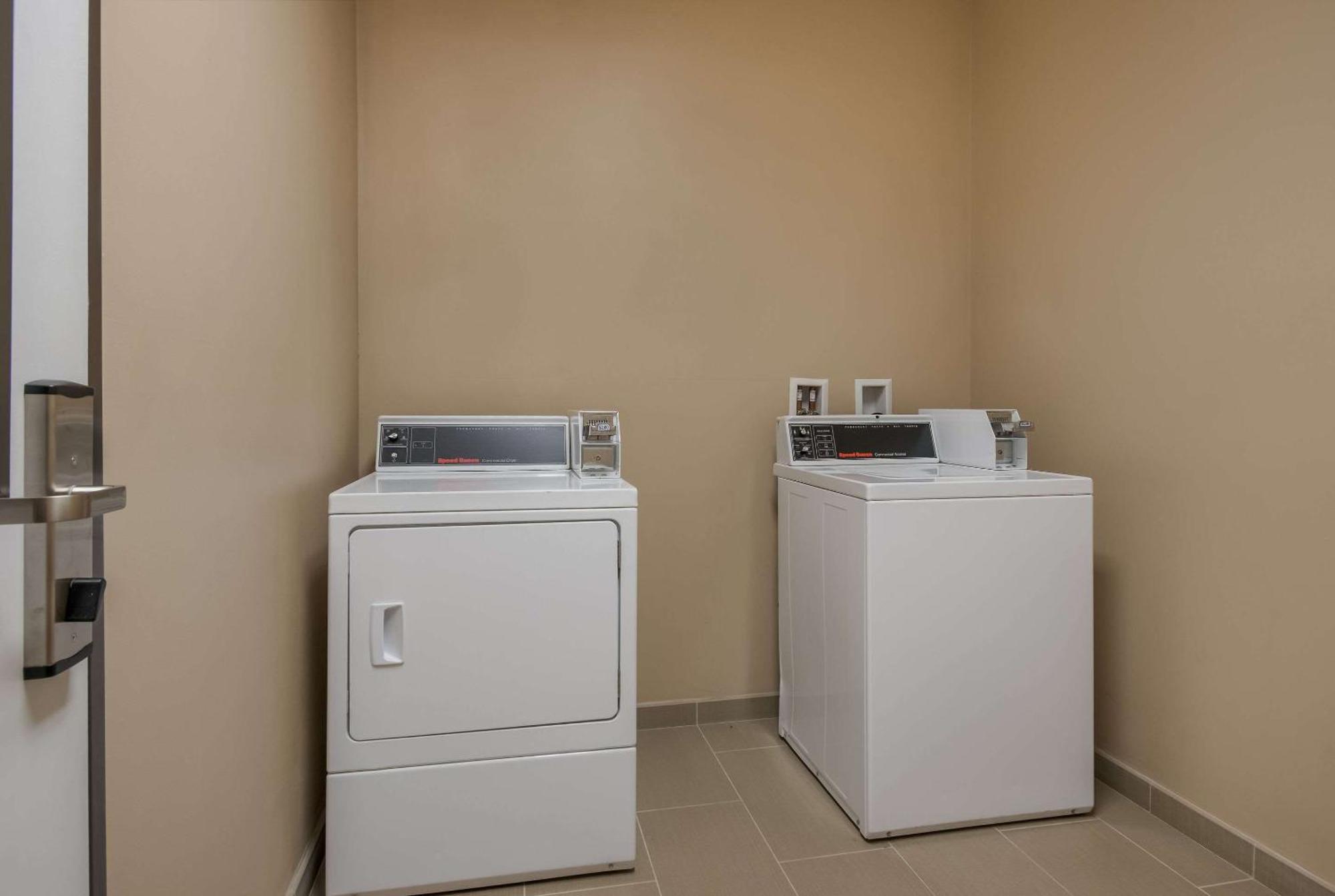 Comfort Inn & Suites Barnesville - Frackville Экстерьер фото