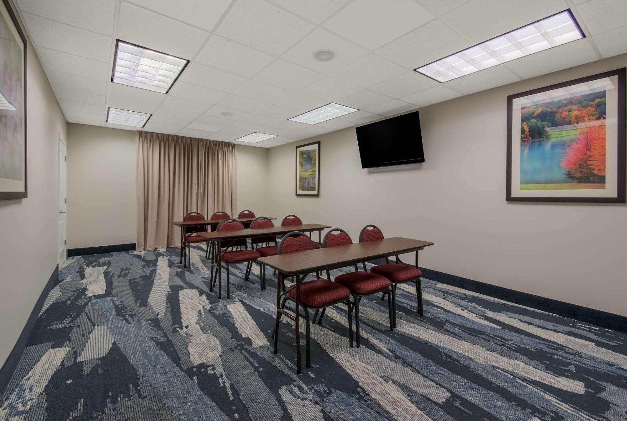 Comfort Inn & Suites Barnesville - Frackville Экстерьер фото